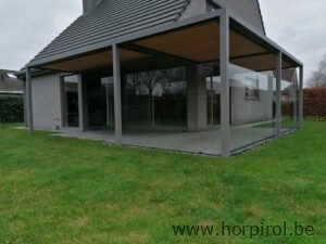 Cubola overkapping met glazen wand