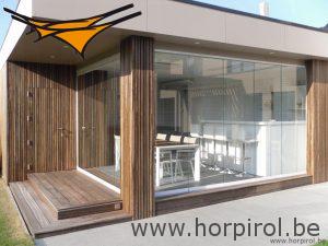 aanbouw met glazen schuifbare wanden