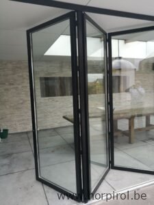 Grote schuifbare glazen wand SF55