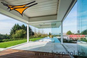 poolhouse met glazen schuifwanden